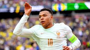 Mbappé celebra vitória da França sobre o Brasil em Boston
