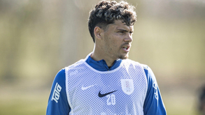 Maxi Araújo volta a merecer a confiança de Marcelo Bielsa