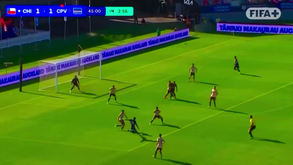 O golo de Lopes Cabral no particular entre Chile e Cabo Verde