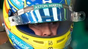 Alonso fotografado antes da segunda sessão de treinos livres do GP Japão