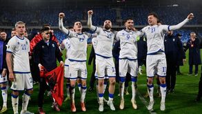 Jogadores do Kosovo após o triunfo frente à Eslováquia