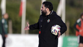 Gonçalo Feio assinou pelo Tondela até final da época com mais um ano de opção