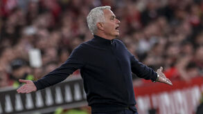 Mourinho pretende jogadores com fisicalidade e velocidade