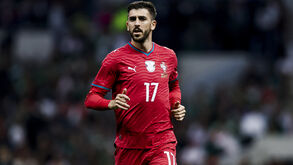 Herói no Toluca, Paulinho foi ovacionado pelos adeptos mexicanos no Estádio Azteca