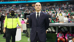 Roberto Martínez reage junto ao banco de Portugal