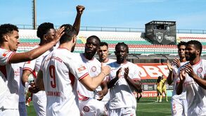 Jogadores da U. Leiria celebram o primeiro golo, da autoria de Muñoz
