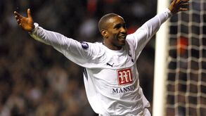 Jermain Defoe, ex-Tottenham, é o novo treinador do Woking, da 5.ª divisão inglesa