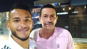 Valmiro Viana com Luis Suárez num estágio recente da seleção da Colômbia