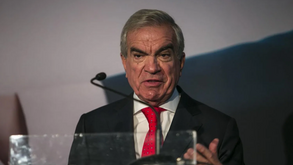 Luís Mira Amaral, ex-ministro de Cavaco Silva, acusado de agredir a mulher à bofetada