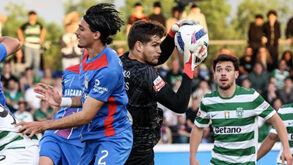 André Gomes em ação no jogo com o Sporting 