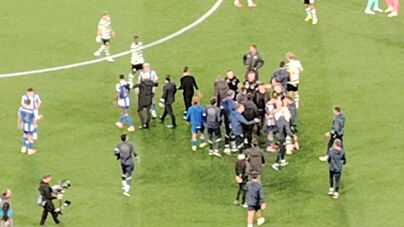 O cumprimento entre treinadores, Nuno Santos e Pablo Rosario com protestos e ambiente tranquilo: o final do Sporting-FC Porto