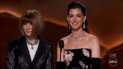 «O que acha do meu vestido?»: Anne Hathaway e Anna Wintour arrancam gargalhadas na cerimónia dos Óscares