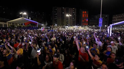 Ruas de Caracas em festa após Venezuela derrotar os EUA e vencer o Mundial de beisebol