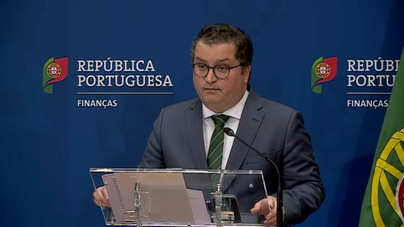 Ministro das Finanças admite défice orçamental em 2026