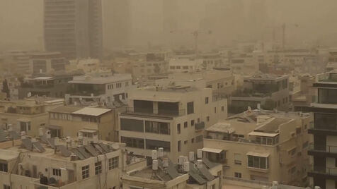Novas imagens mostram tempestade de areia que varre várias zonas do Médio Oriente
