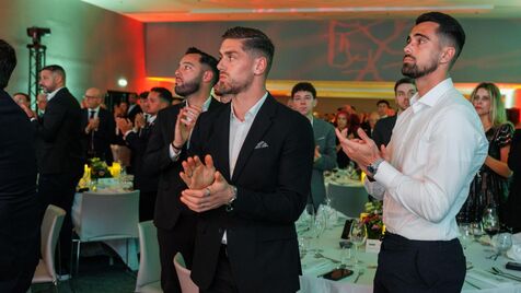 Homenagens, prémios e muitas caras conhecidas: as melhores imagens de mais uma gala de 'O Gaiense'