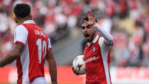 Ricardo Horta bisa contra o Ferencváros