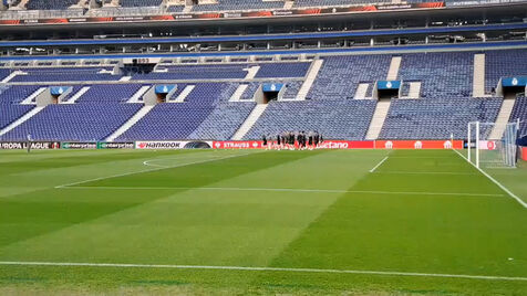 Estugarda realiza último treino no Dragão antes de defrontar FC Porto