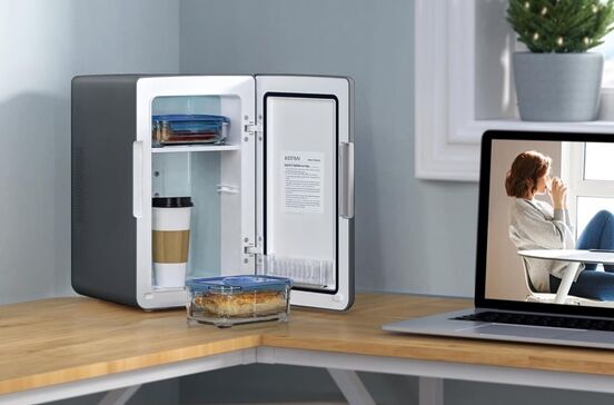 Mini frigorífico para ter bebidas e comida sempre à mão