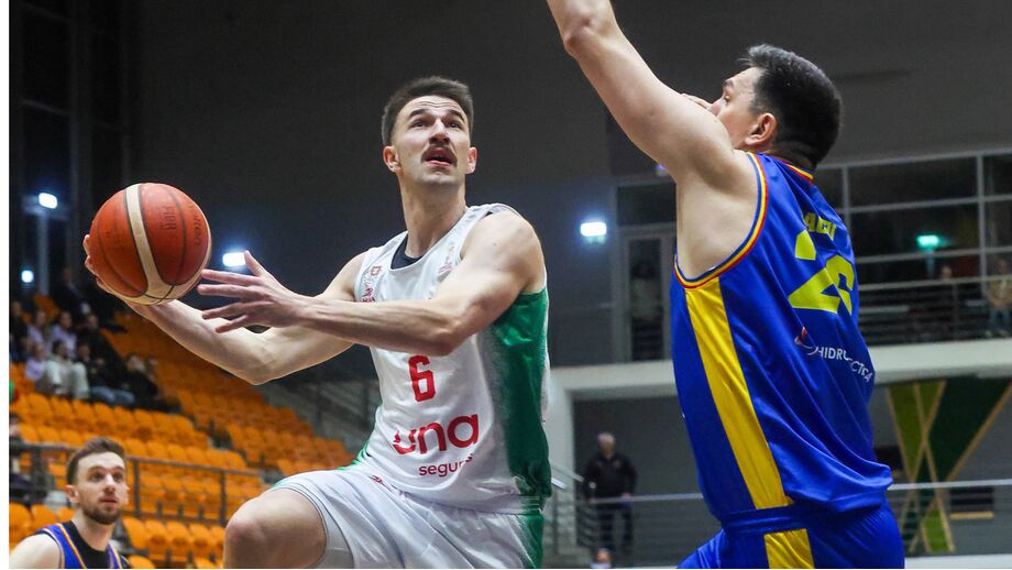 Francisco Amarante em ação frente à Roménia em Coimbra