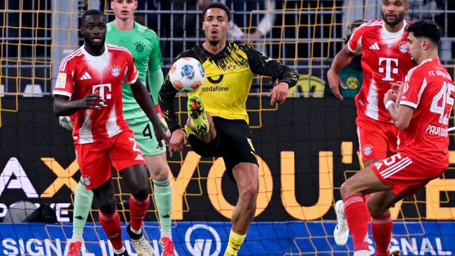 Felix Nmecha, jogador do Borussia Dortmund, pode voltar a Inglaterra