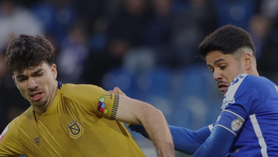 Jogadores durante o Feirense-Felgueiras