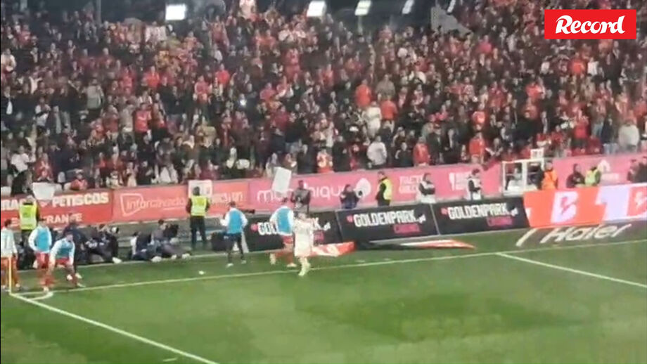 Médio, que tem estado no olho do furacão desde o jogo com o Real Madrid na Luz, voltou esta segunda-feira à titularidade