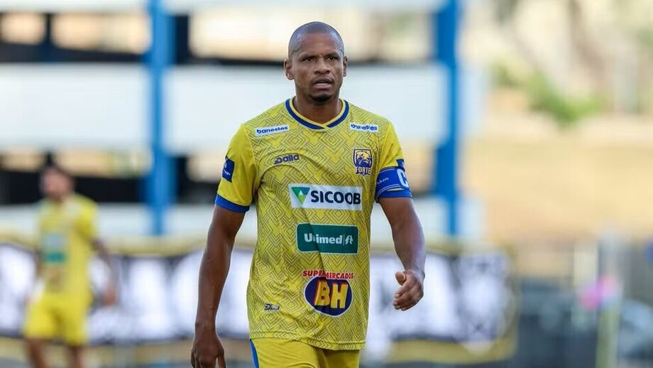 Edimar joga no Forte FC enquanto gere uma gelataria