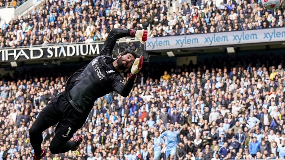 Alisson, guarda-redes, associado a possível transferência para o Inter.
