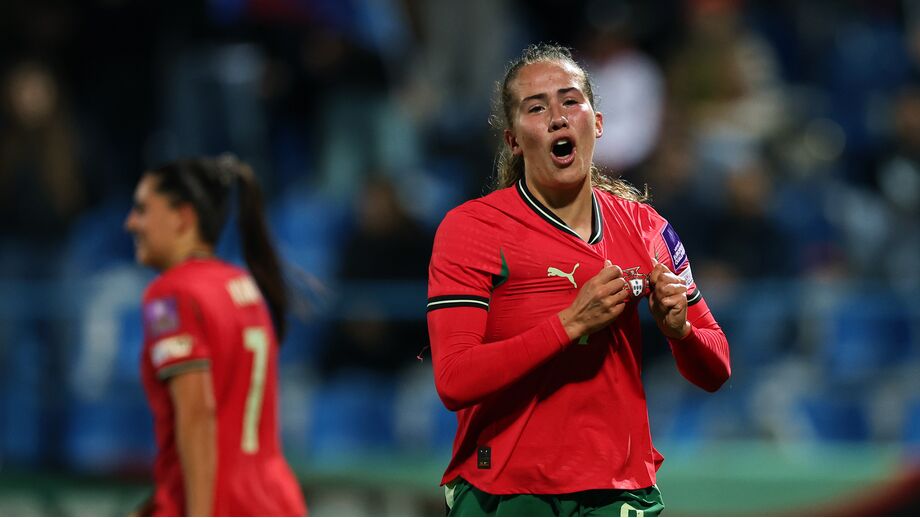 Carolina Santiago festeja primeiro golo com a camisola de Portugal