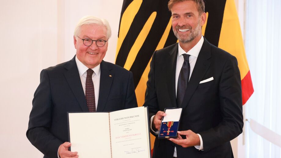 Klopp recebe condecoração alemã das mãos de Frank-Walter Steinmeier
