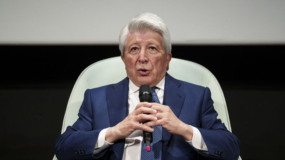 'Gaffe' cometida por Enrique Cerezo dá que falar em Espanha