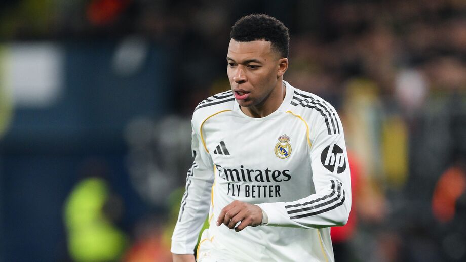 Mbappé com lesão no joelho esquerdo