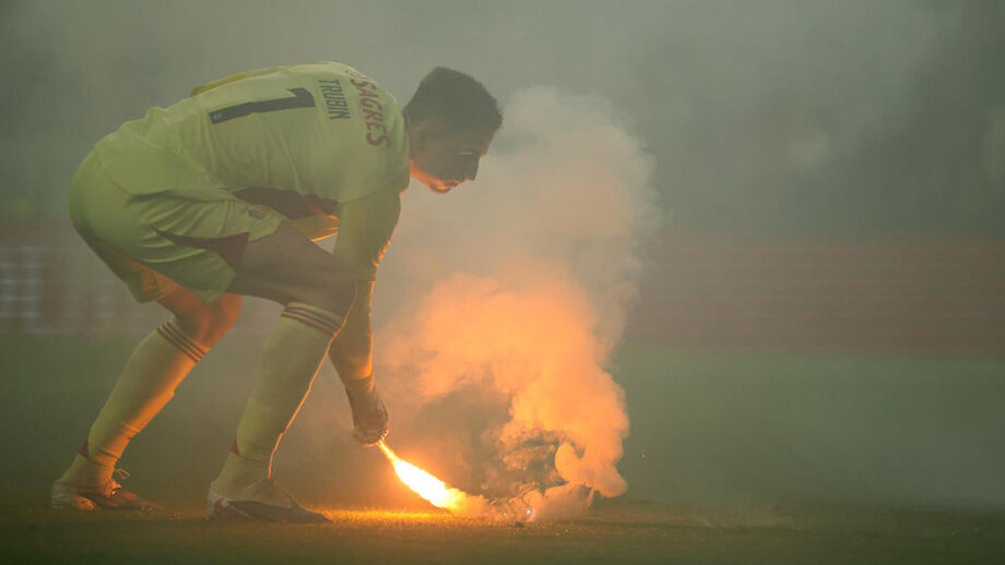 Pirotecnia ilegal domina multas no futebol e motiva campanha de sensibilização