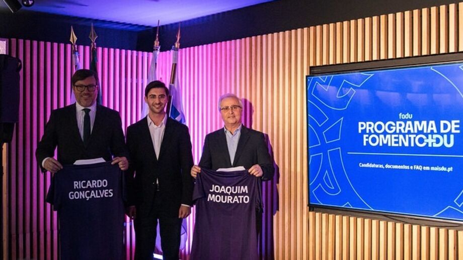 Ricardo Gonçalves, presidente do Conselho Executivo do IPDJ; Diogo Braz, presidente da FADU; e Joaquim Mourato, Diretor-Geral do Ensino Superior