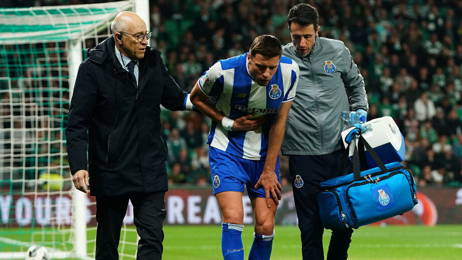 Bednarek lesionou-se frente ao Sporting