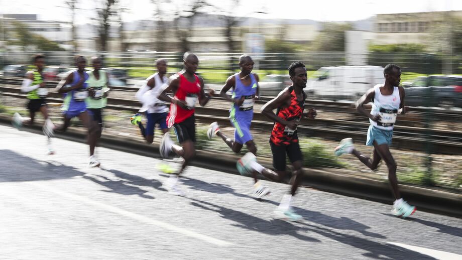 Corredores de elite competem na EDP Meia Maratona de Lisboa.
