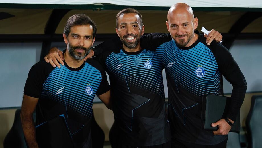 Leandro Mendes (no centro) relata saída do Irão antes do início do conflito