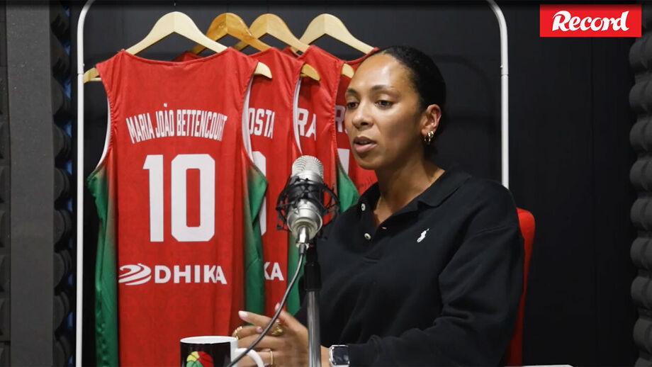 Jogadora do Benfica e da Seleção é a quarta convidada do podcast 'Dois para um'