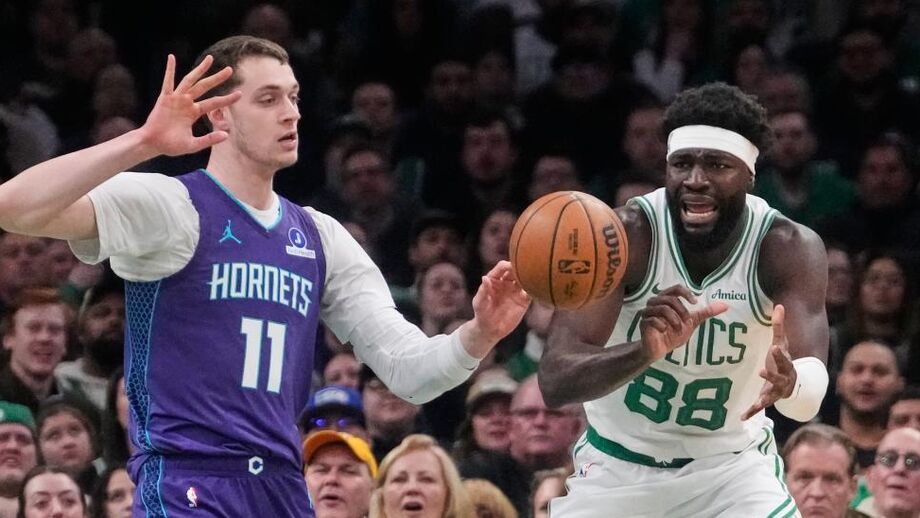 Neemias em ação na derrota dos Celtics frente aos Hornets