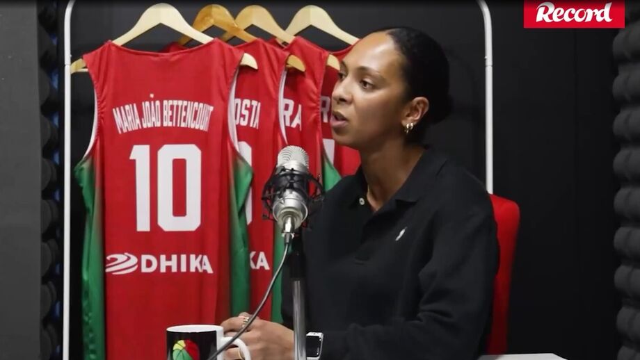 Jogadora do Benfica e da Seleção é a quarta convidada do podcast 'Dois para um'