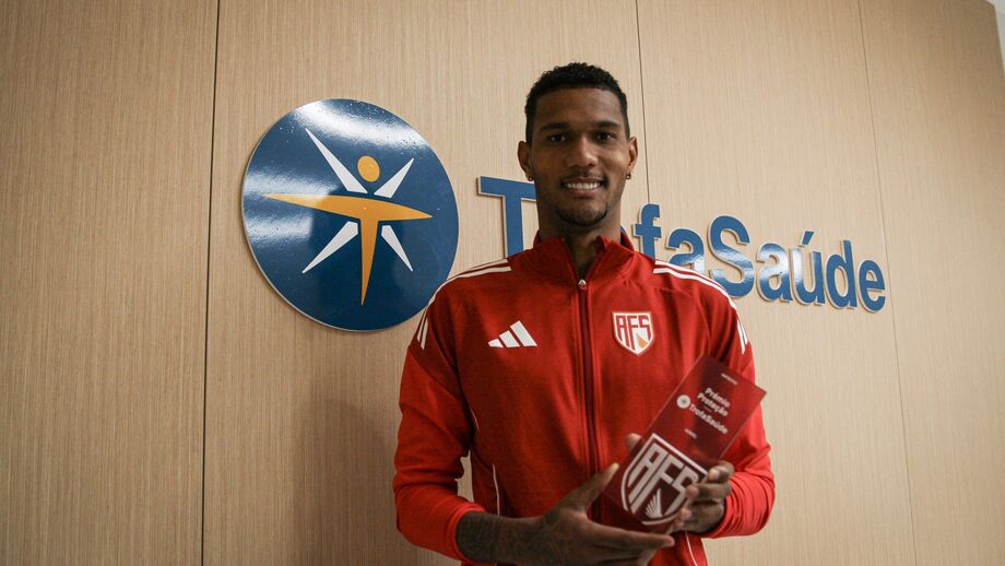 Guarda-redes Adriel distinguido