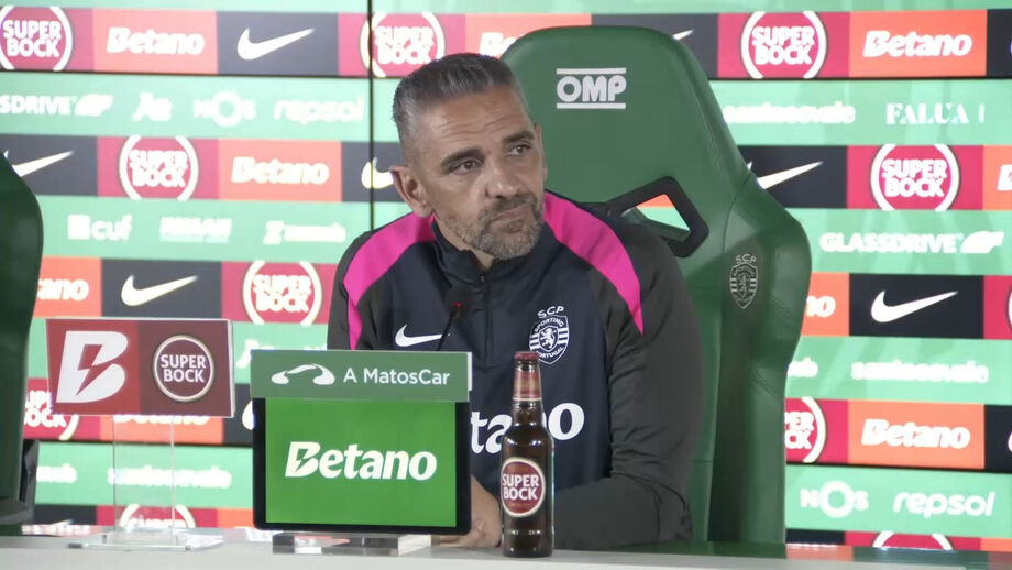 Treinador do Sporting questionado sobre se ficou incomodado por Villas-Boas ter falado ao mesmo tempo da sua conferência após o clássico da Taça