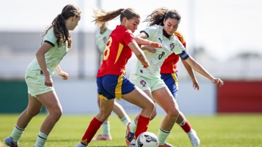 Seleção feminina sub-17 empatou sem golos com Espanha