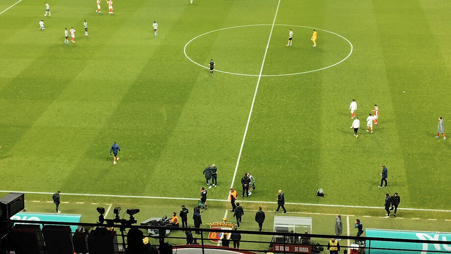Jogadores do Sporting visivelmente desalentados depois de sofrerem o golo do empate nos descontos
