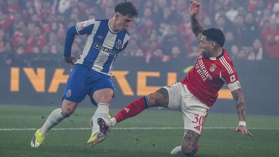 Lance entre Pietuszewski e Otamendi