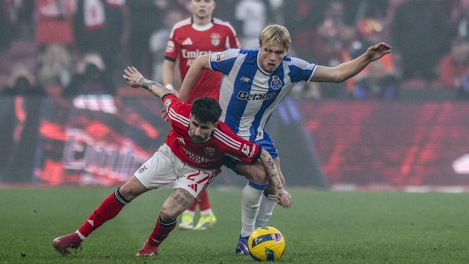 Benfica-FC Porto com alta tensão na parte final