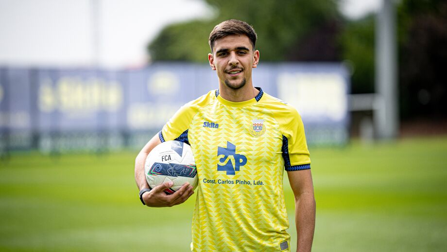 Diogo Monteiro destaca-se no Arouca após titularidade consistente
