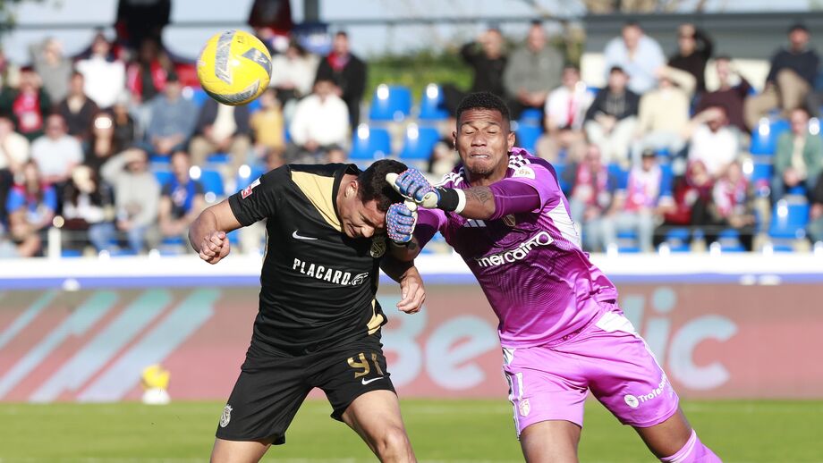 Guarda-redes Adriel em destaque nos jogos do AVS SAD contra E. Amadora e Alverca