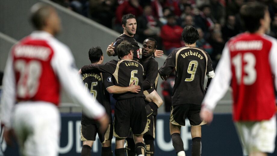 Robbie Keane festejado pelos colegas após golo ao Sp. Braga em 2007